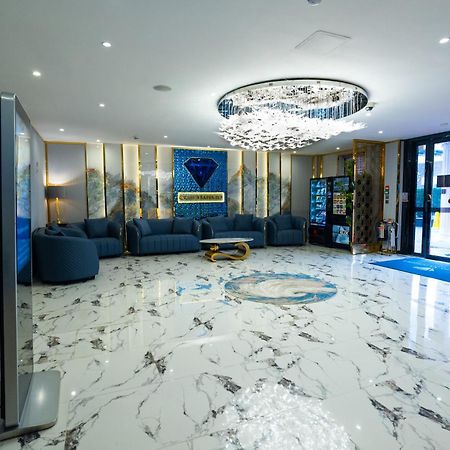 Grand Sapphire Hotel & Banqueting Кройдон Экстерьер фото