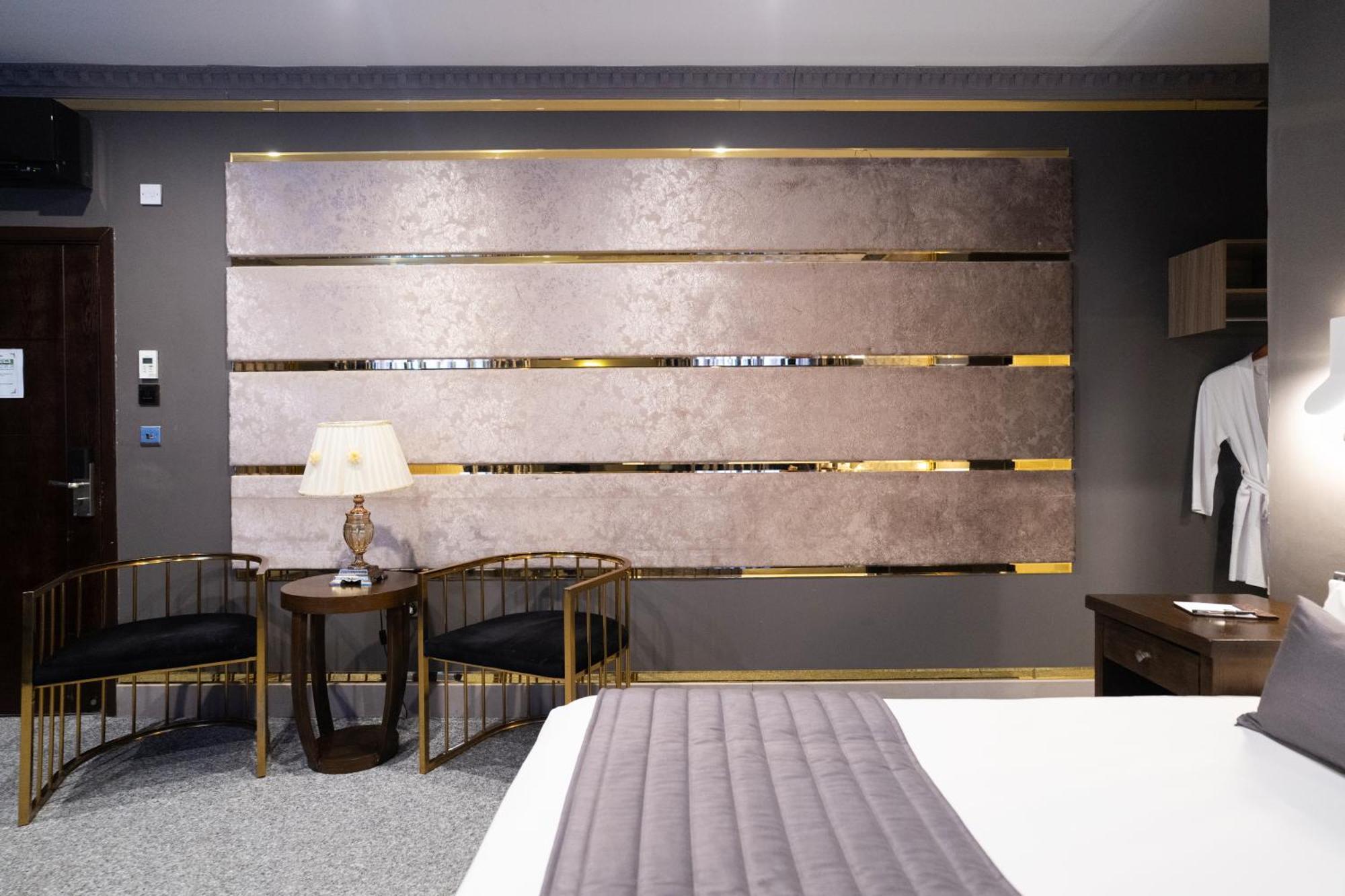 Grand Sapphire Hotel & Banqueting Кройдон Экстерьер фото