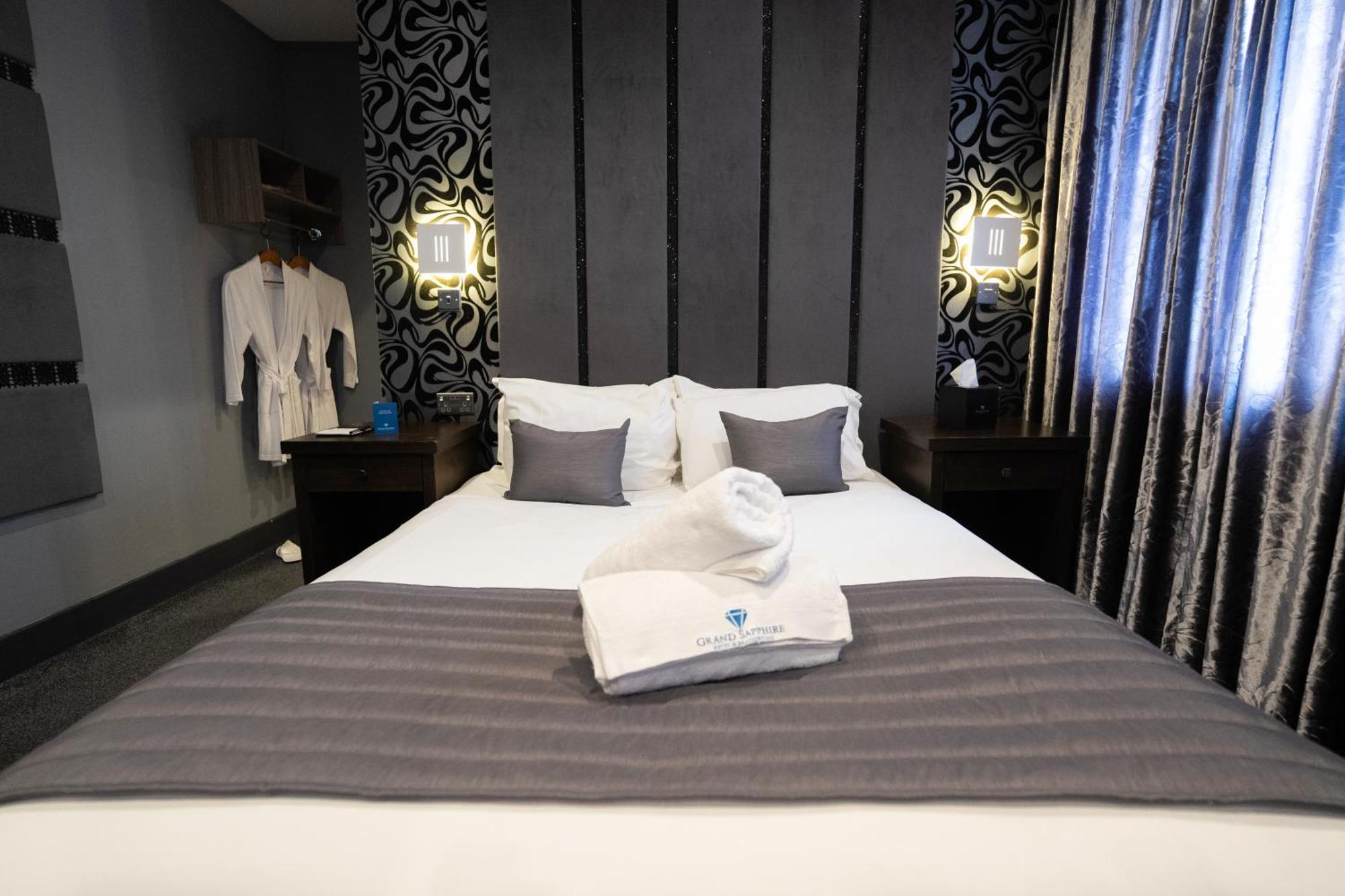 Grand Sapphire Hotel & Banqueting Кройдон Экстерьер фото