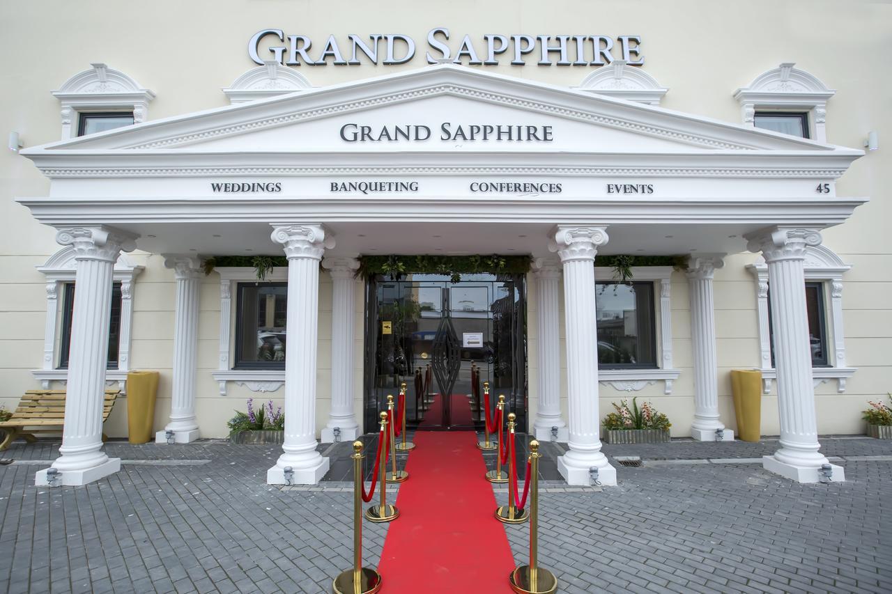 Grand Sapphire Hotel & Banqueting Кройдон Экстерьер фото